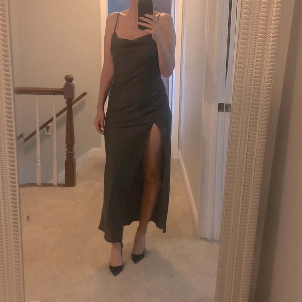 Maxi dress with high slit
